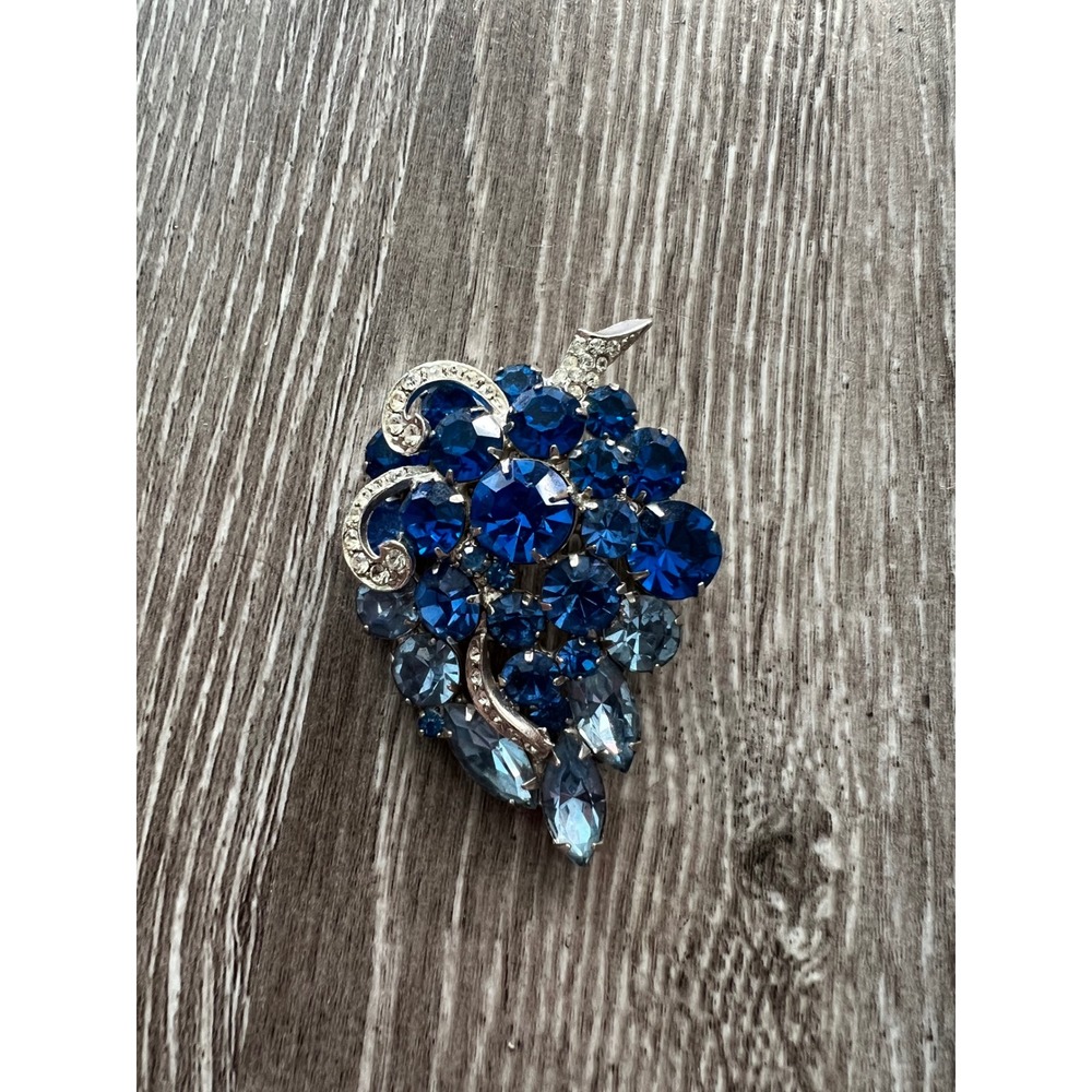 Unbranded‎ Vintage Grape Cluster Brooch Women OS Blue Rhinestone Style